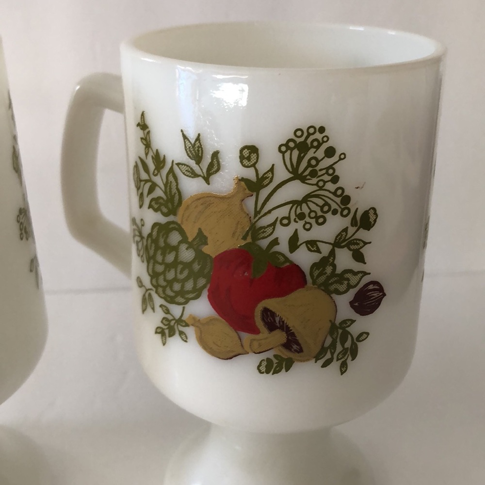 Corningware Spice Of Life Vegetables Milk Glass Pedestal Footed Coffee Mugs - Picture 6 of 16